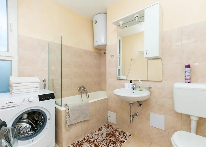 With Parking Space - 24426 Apartament Split