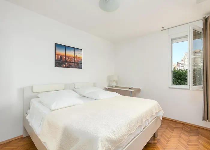 With Parking Space - 24426 Apartament Split