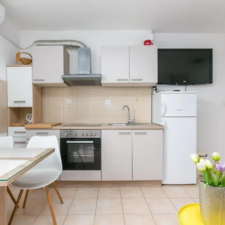 Appartamento With Parking Space - 24426